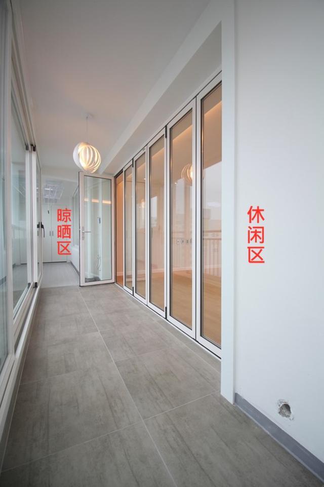 连一起的双阳台不如中间装扇门一半洗衣晾晒一半休闲一地两用