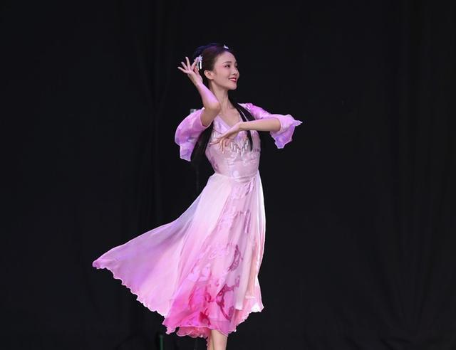 不过还总是被外界误以为是专业舞蹈出身,她就是杨幂,为什么会这样呢?