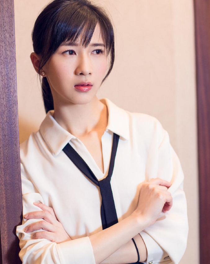 papi酱产后回归,一脸憔悴好显老,果然女士生娃后就"变脸"?