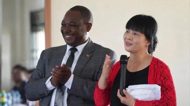 清华大学|清华才女坚决嫁给非洲穷小子，为他生娃，24年后变成这样