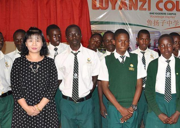 清华大学|清华才女坚决嫁给非洲穷小子，为他生娃，24年后变成这样