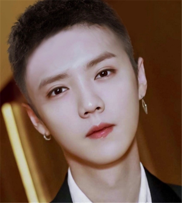 爱豆剃寸头啥样子黄明昊可爱鹿晗俊美看到宋威龙帅到心坎里了