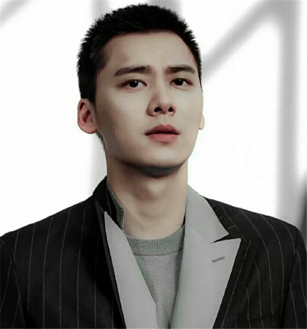 爱豆|爱豆剃寸头啥样子，黄明昊可爱，鹿晗俊美，看到宋威龙：帅到心坎里了