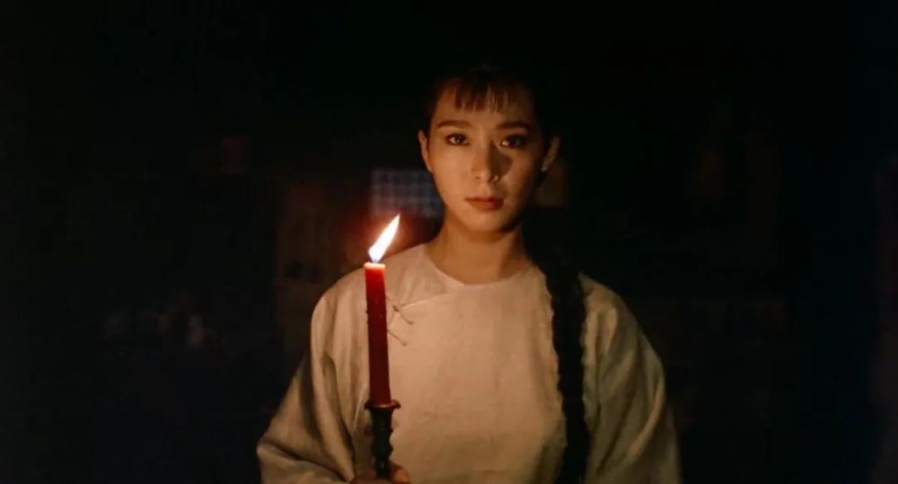 可惜在电影《怨女》里改成了以少女银娣为主线,电影篇幅过短,想要表达