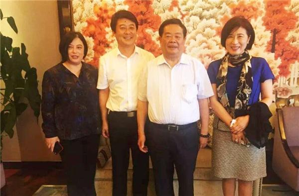 玻璃大王曹德旺身价百亿欲娶红颜知己发妻坦言只要孩子和房子