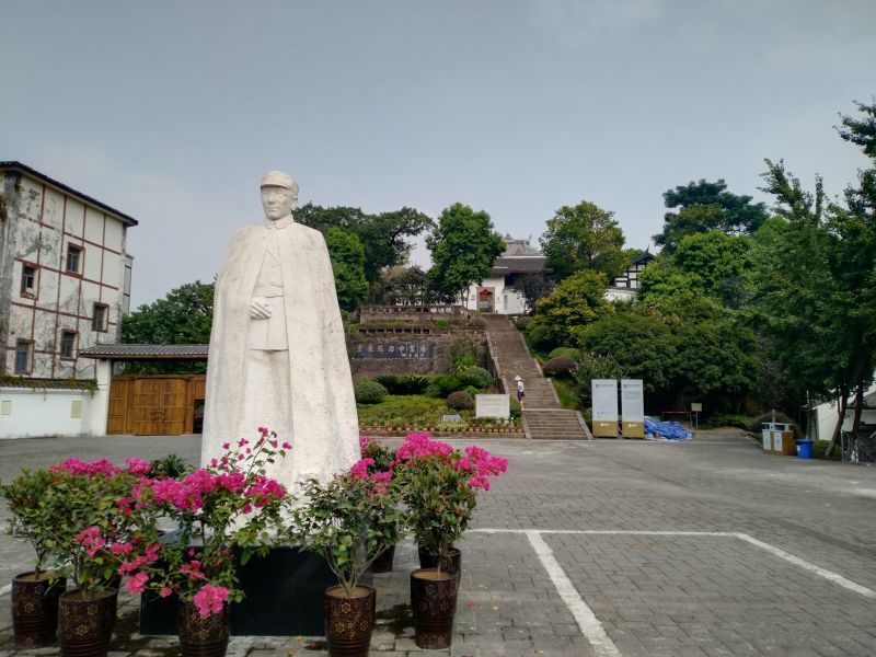 说老实话,以前对张治中略有耳闻,只知道在他曾经参与过重庆谈判,朴噜