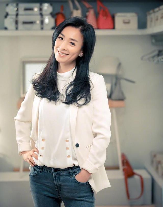 瞧瞧张庭的穿搭,低调又减龄