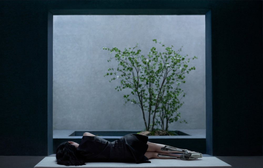 范冰冰|范冰冰大胆挑战无眉造型，机械感略显惊悚，竟被赞美貌能战一千年