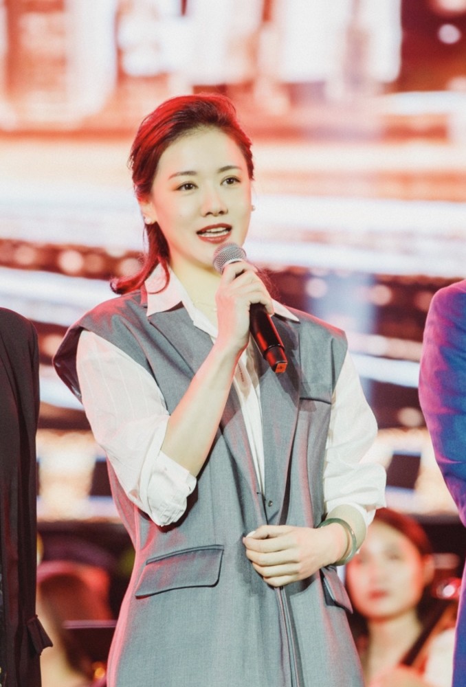 邢宇菲邢宇菲《青春作伴好还乡》此次,演员邢宇菲随剧组《青春作伴好