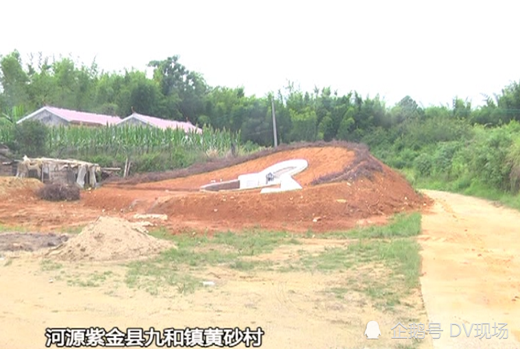 近日,河源市紫金县有村民反映,自家门前有人修建坟墓,建到有一层楼
