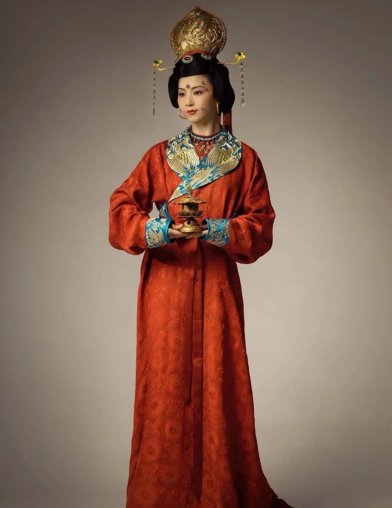 看完刘亦菲的"鹅黄妆"来洗洗眼,中国的"花钿妆"明明可以很美