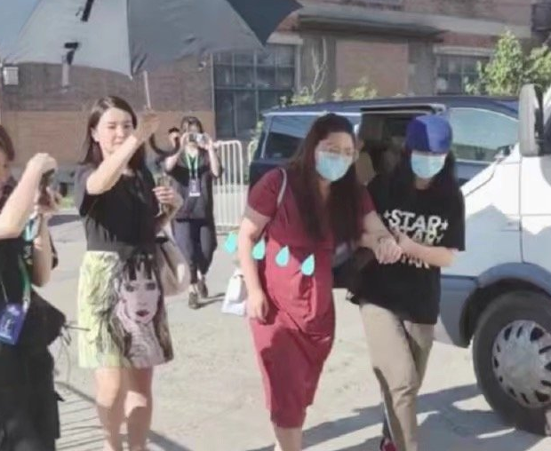 杨天真|杨天真切胃后晒近况，工作到凌晨三点只吃一颗馄饨，网友：活得好累