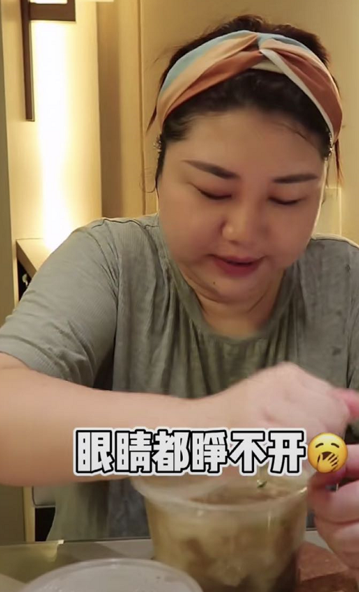 杨天真|杨天真切胃后晒近况，工作到凌晨三点只吃一颗馄饨，网友：活得好累