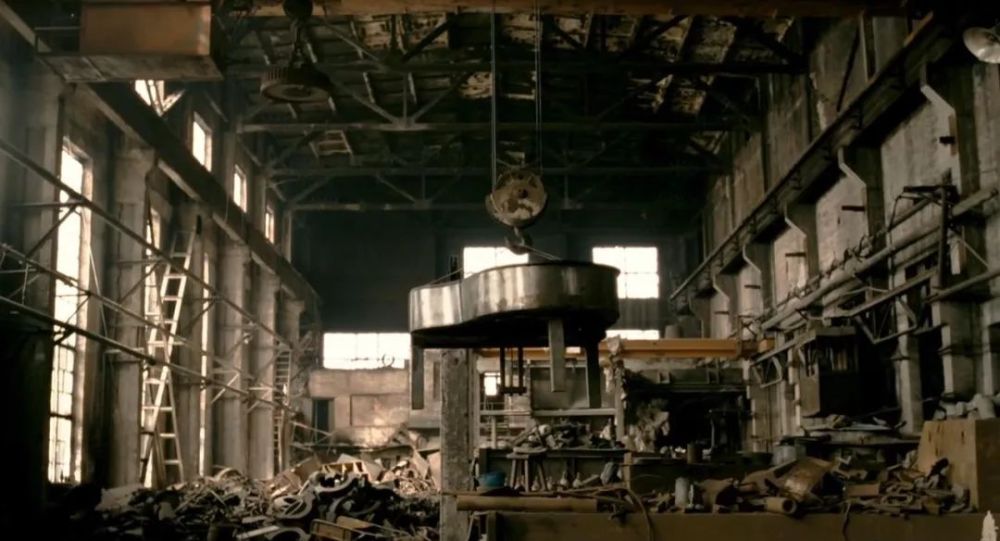 这部电影充满了中国式幽默也是东北老工业区的挽歌