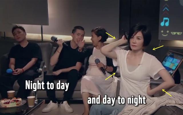 王菲|活久见！王菲和马云对唱飙高音，曲罢王菲为马云的歌技卖力鼓掌
