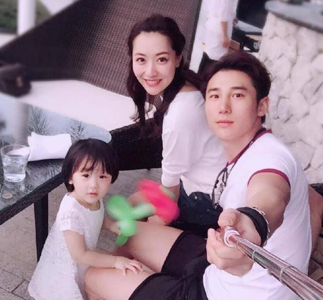 蔡卓妍|阿Sa否认与百亿男友情变，英皇的女艺人们为何个个情路坎坷？