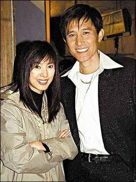 蔡卓妍|阿Sa否认与百亿男友情变，英皇的女艺人们为何个个情路坎坷？