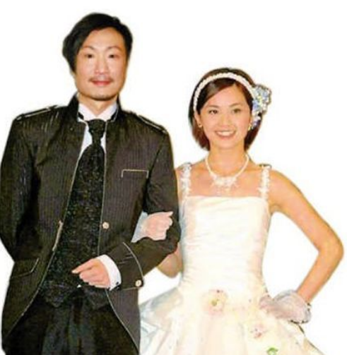 蔡卓妍|阿Sa否认与百亿男友情变，英皇的女艺人们为何个个情路坎坷？