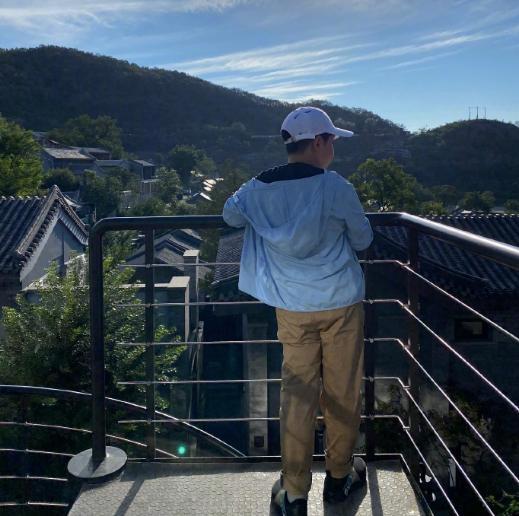 胡可晒大儿子近照安吉暴风生长大长腿太吸睛背影酷似爸爸沙溢