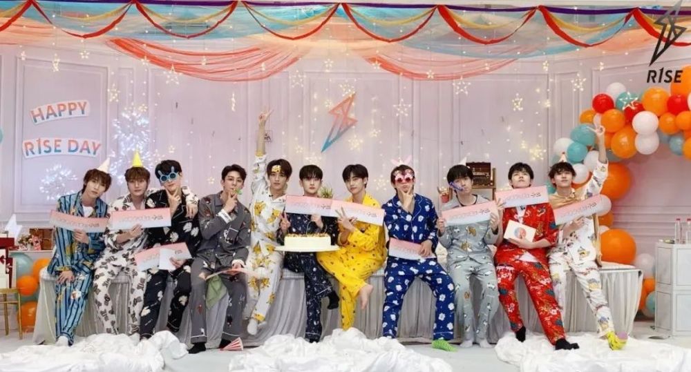 r1se|R1SE团魂炸裂，精神小伙沙雕又敬业，粉丝都管不住的土味