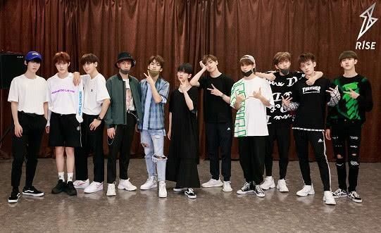 r1se|R1SE团魂炸裂，精神小伙沙雕又敬业，粉丝都管不住的土味