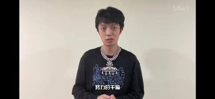 好可爱呀@colouration非常帅气的天气预报员呢@小野妹子学吐槽定春