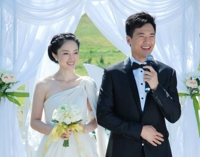 董璇|官宣？董璇送鲜花给苏小玎，预祝其演出成功，男友已获闺蜜团认可