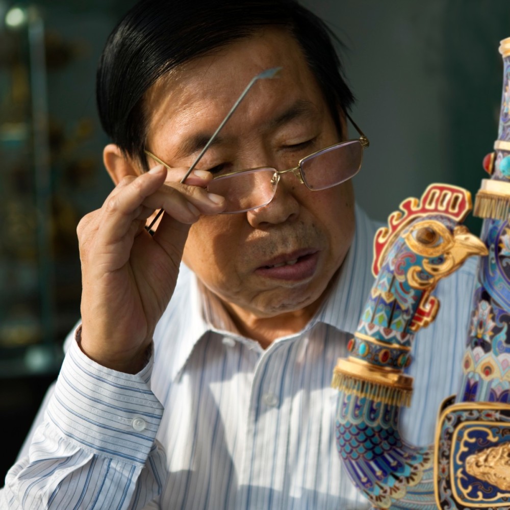 景泰蓝第一人张同禄大师重振传统技艺一双儿女也追随他一生一事