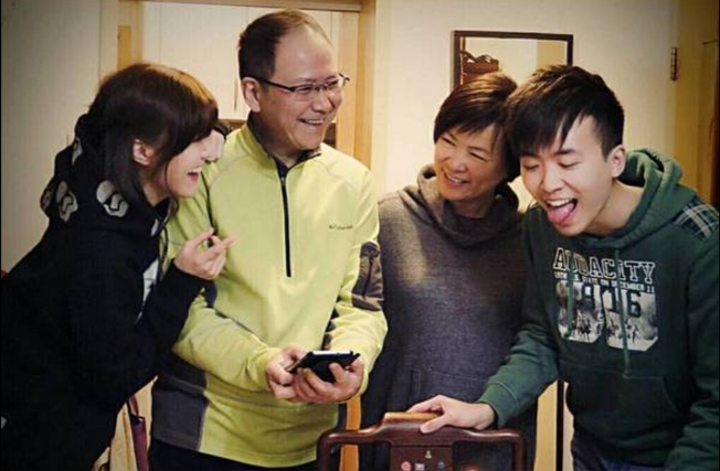 香港小姐|2013年港姐季军妈妈竟参加过85年港姐决赛，当年妈妈芳龄21岁