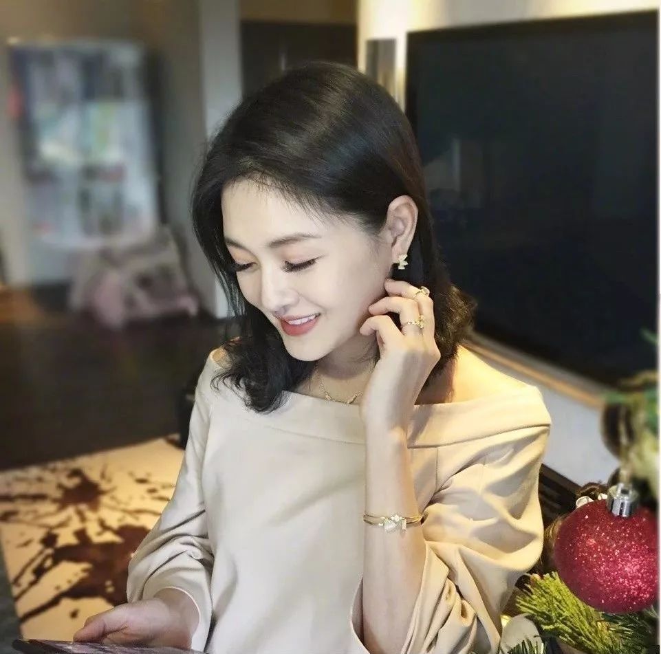 大s|这对姐妹花现状差距大，姐姐相夫教子没事业心，42岁妹妹活成少女