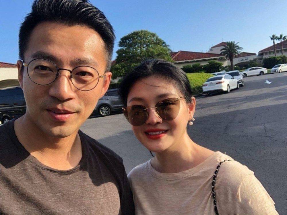 大s|这对姐妹花现状差距大，姐姐相夫教子没事业心，42岁妹妹活成少女