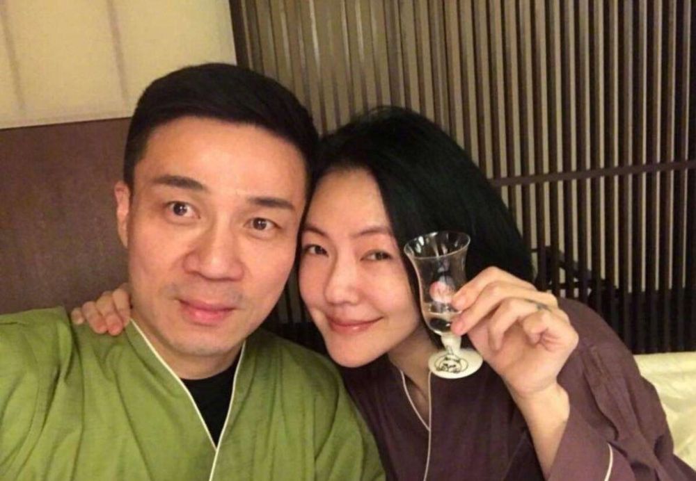 大s|这对姐妹花现状差距大，姐姐相夫教子没事业心，42岁妹妹活成少女