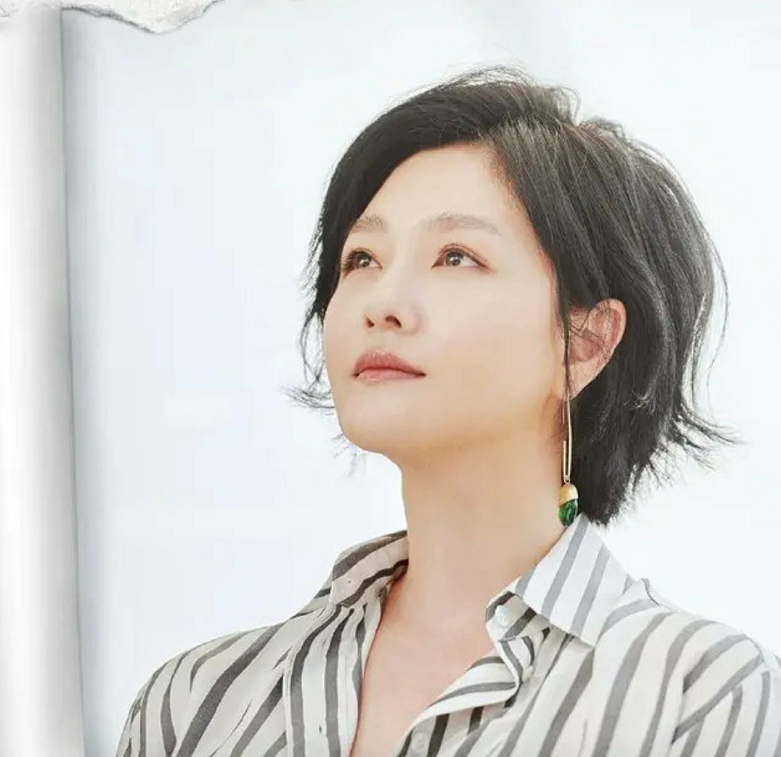 大s|这对姐妹花现状差距大，姐姐相夫教子没事业心，42岁妹妹活成少女