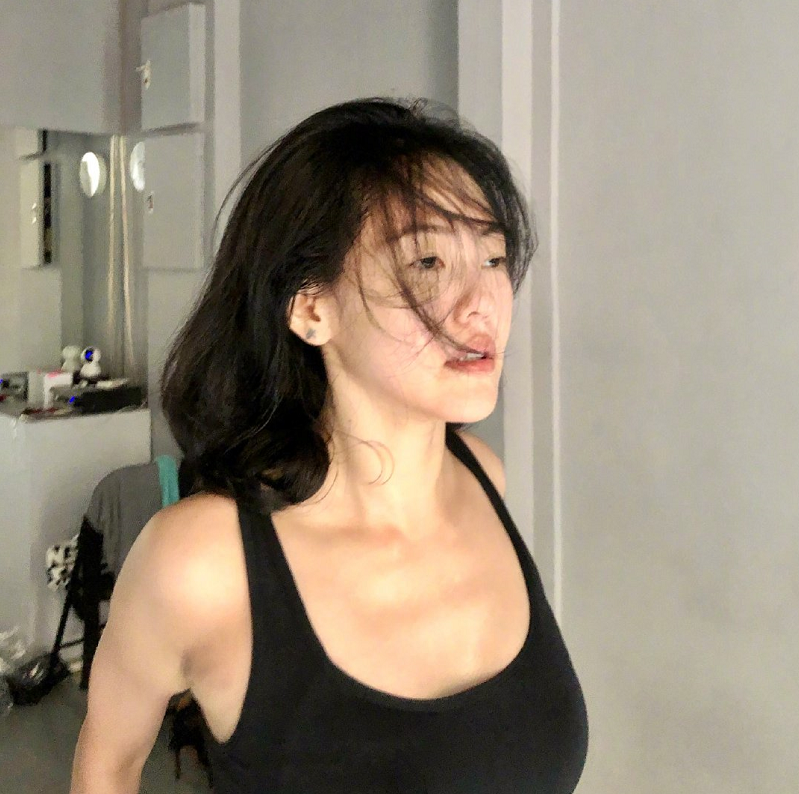 大s|这对姐妹花现状差距大，姐姐相夫教子没事业心，42岁妹妹活成少女