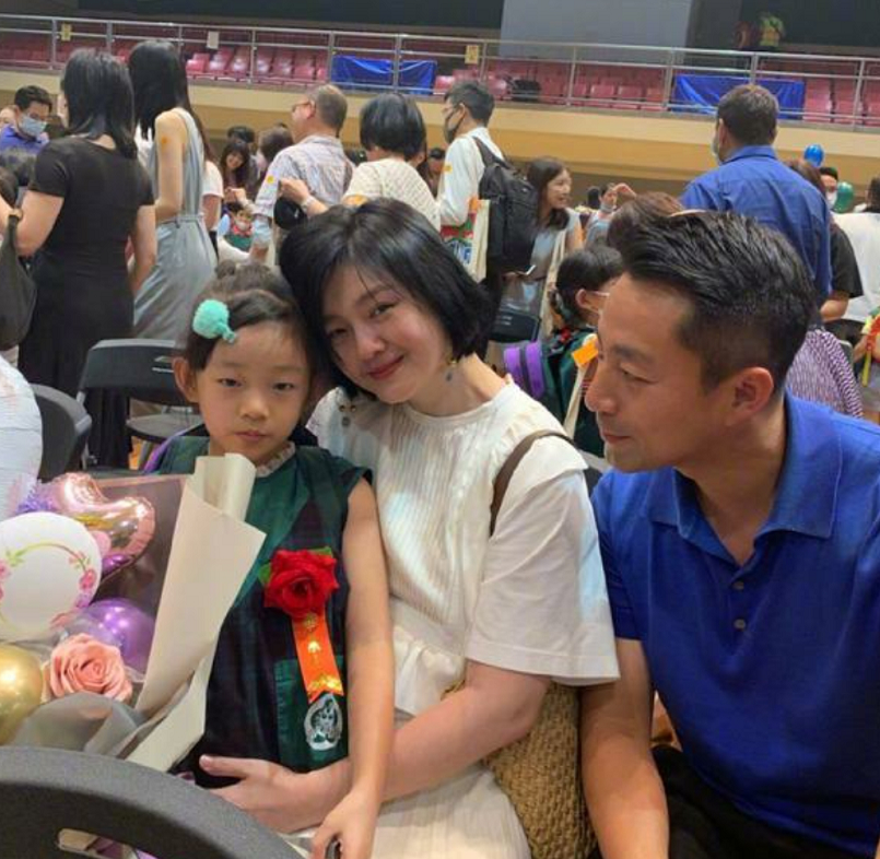 大s|这对姐妹花现状差距大，姐姐相夫教子没事业心，42岁妹妹活成少女