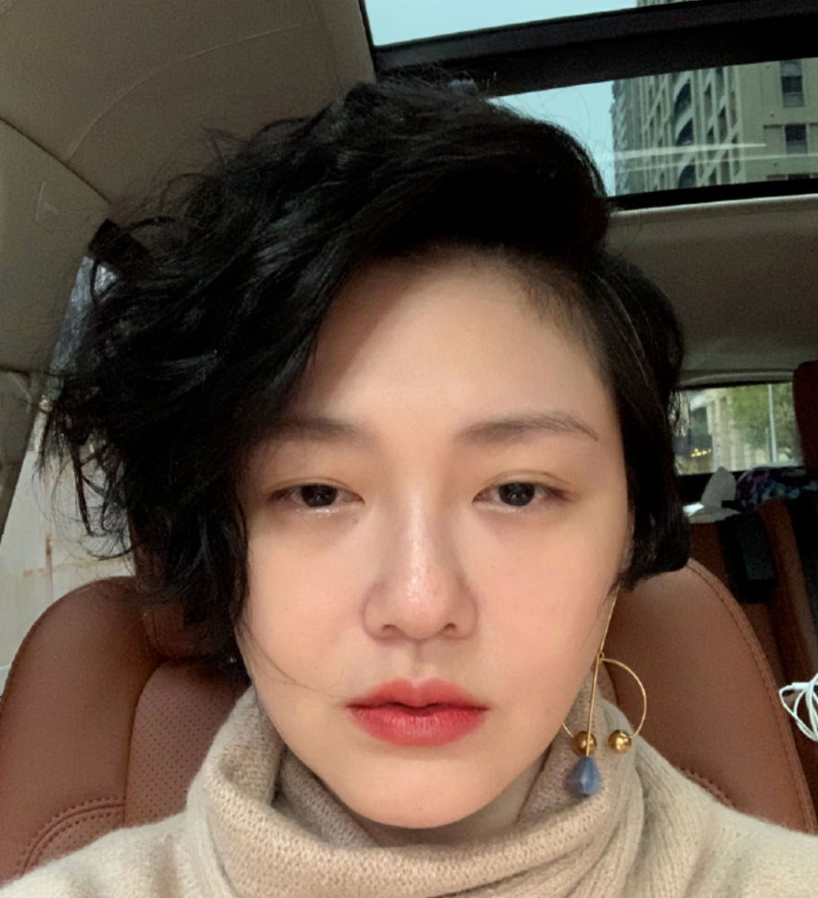 大s|这对姐妹花现状差距大，姐姐相夫教子没事业心，42岁妹妹活成少女