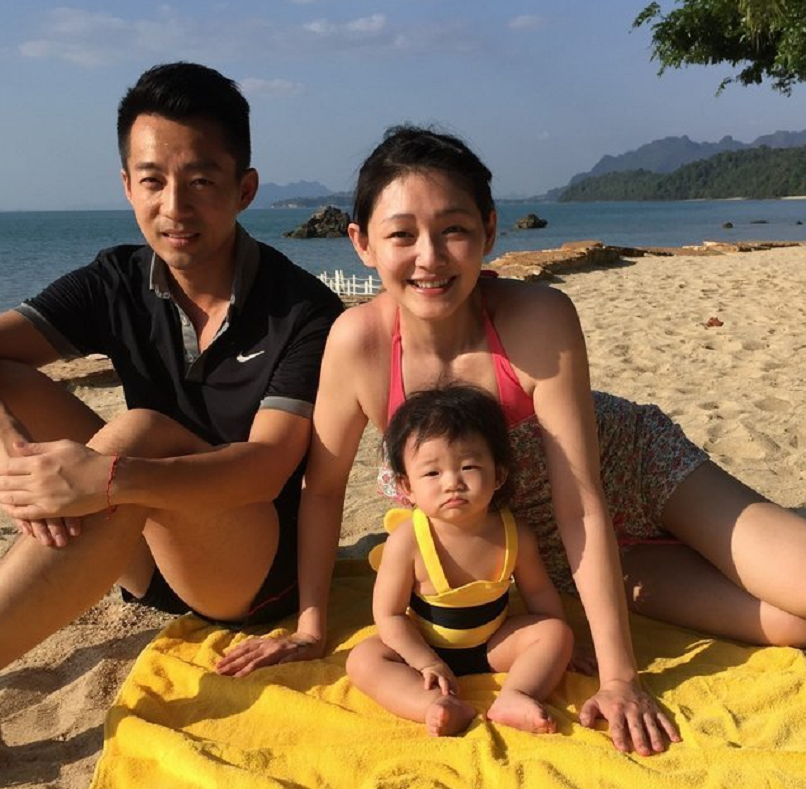 大s|这对姐妹花现状差距大，姐姐相夫教子没事业心，42岁妹妹活成少女