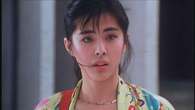 王祖贤|偶遇53岁王祖贤与神秘男士逛街，打扮朴素似乎发福不少