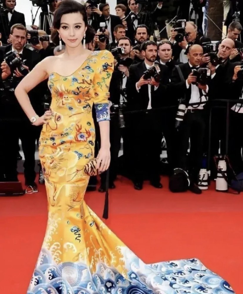 范冰冰|野心藏不住，穿龙袍的不止范冰冰，还有人淡如菊的她