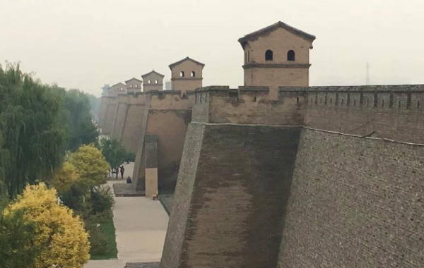 这个在城墙上凸出的部分,在古代称为敌台,墩台,墙台,又因外观狭长如