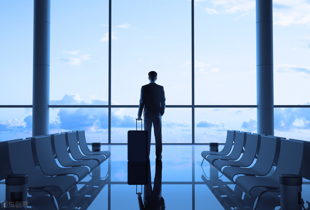 出差旅行不知道穿什么?5步打造可互换的衣橱,帅气不重复