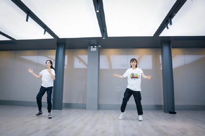 晒近照|孙俪妹妹进入北电后晒近照秒变女神，上大学后颜值和气质更出众