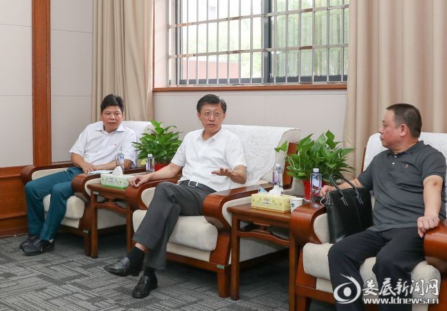 湖南人文科技学排名_暖心!湖南人文科技学院校长刘和云为5位入学新生庆