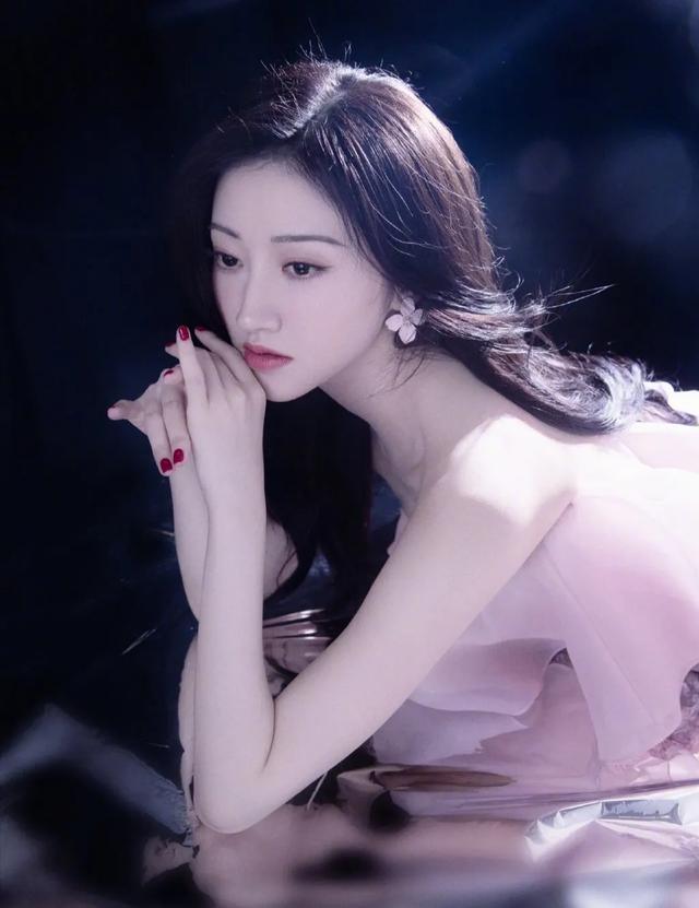 小白船|江苏卫视99晚会秦昊唱改编版《小白船》，“张东升阴影”又来了