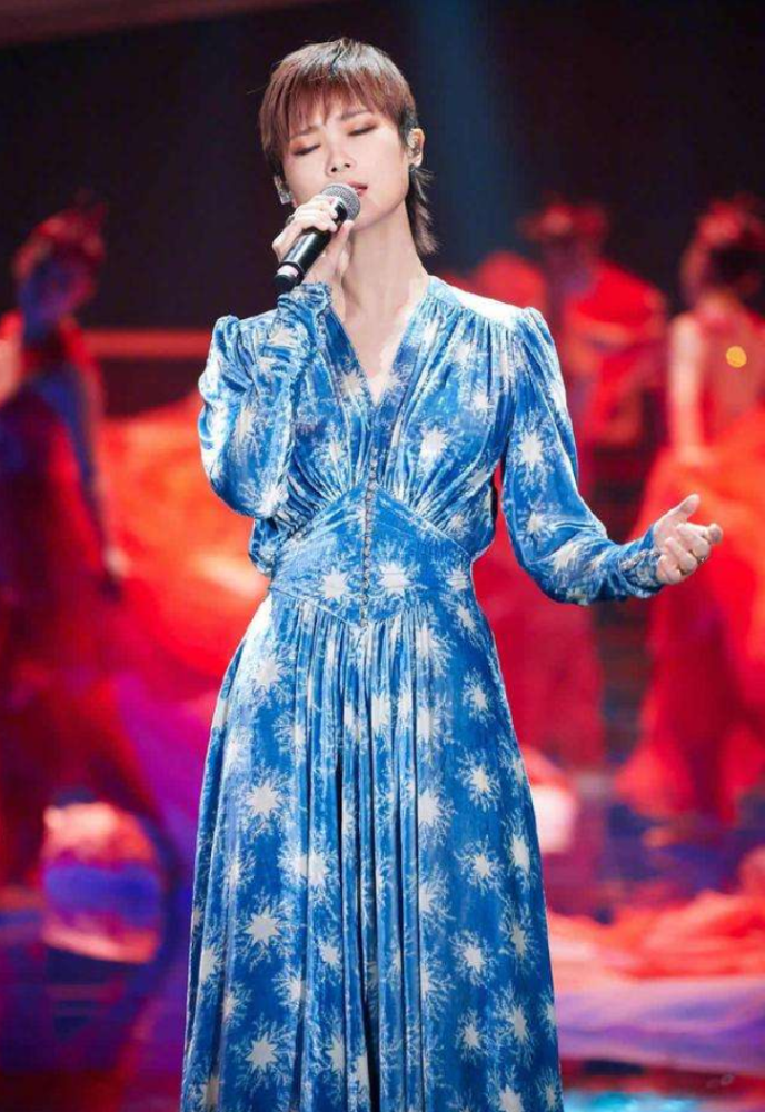 央视中秋晚会|中秋晚会第二次官宣：李宇春番位癌仍是焦点，偷梁换柱被发现端倪