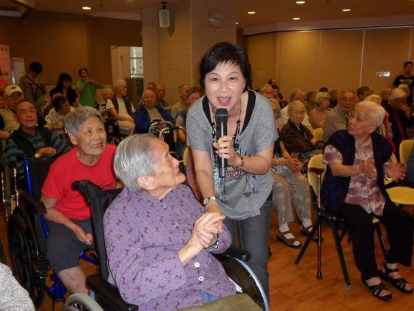 tvb绿叶|TVB绿叶“韦春花”罕有剖白！年轻时爱夜蒲，丧夫后培育四个儿女