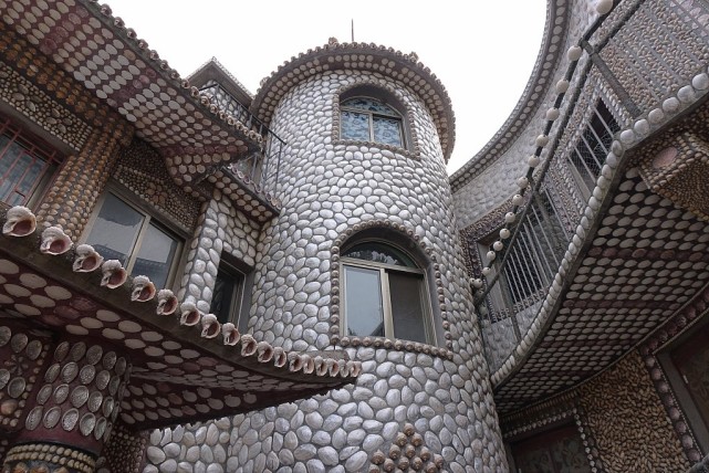 看完这些照片你就知道为什么,游客去青岛灵山岛贝壳楼打卡了!