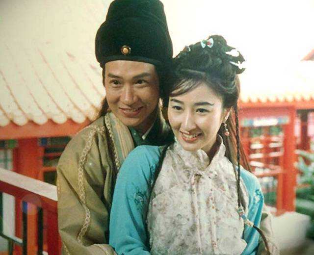 关咏荷|56岁关咏荷素颜照曝光！与14岁女儿同框似姐妹，手拉手逛街无代沟