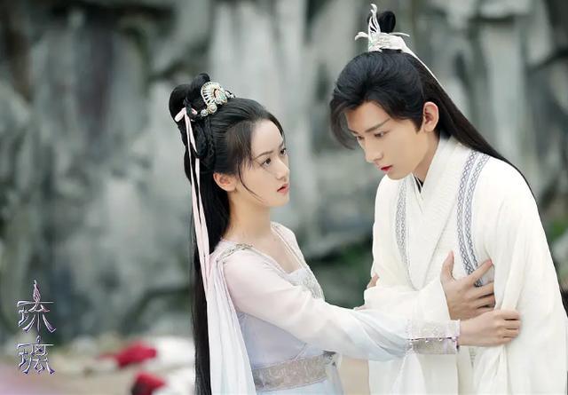 长安诺|又一娱乐圈真实写照？八月男友成毅新剧突定档，海报头被放大两倍