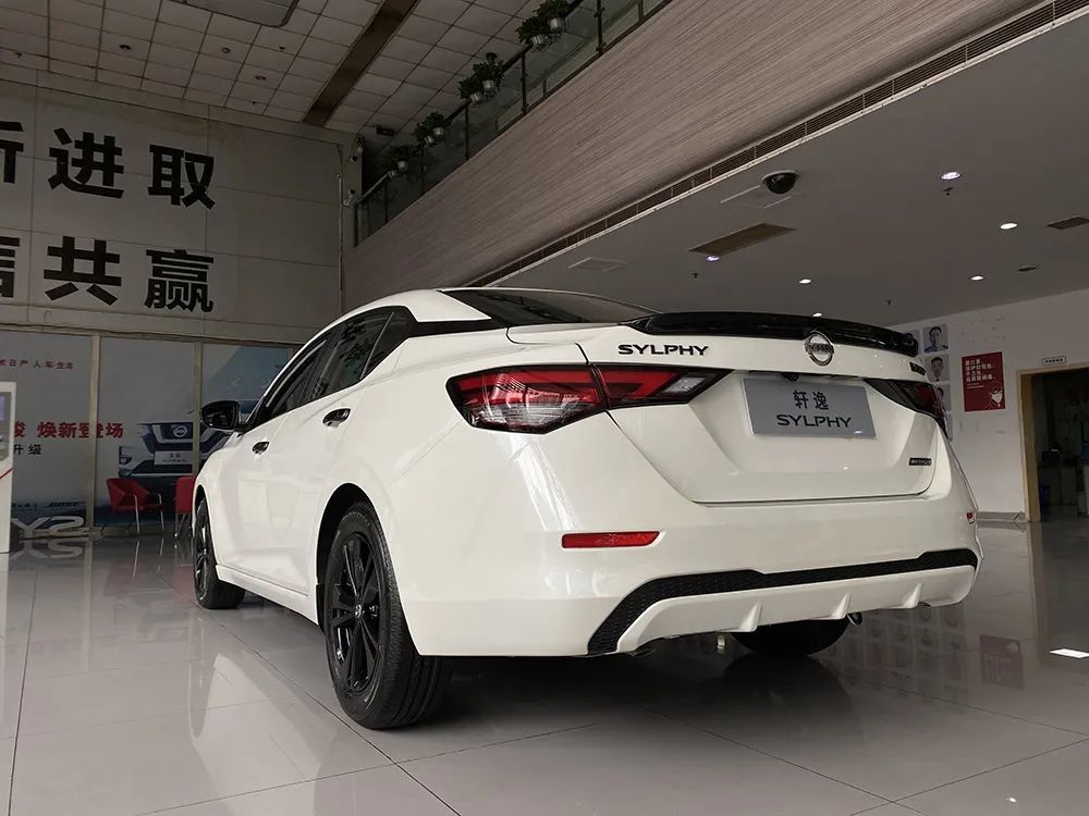 探店2021款轩逸暗夜版谁说买菜车就不能酷一点